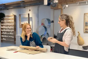 Sfeerbeeld Atelier-K! | Cursussen & workshops keramiek voor volwassenen in Merksem