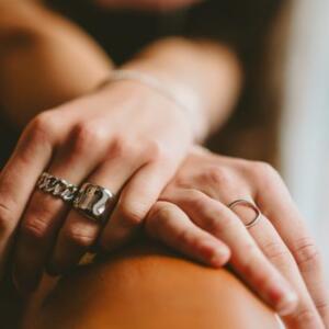 Grote massieve zilveren Bold ring met organische vorm, statement ring in 925 sterling zilver