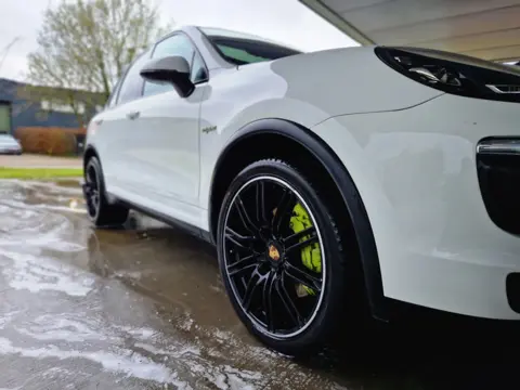 Intra Cleaning schoonmaak auto's
