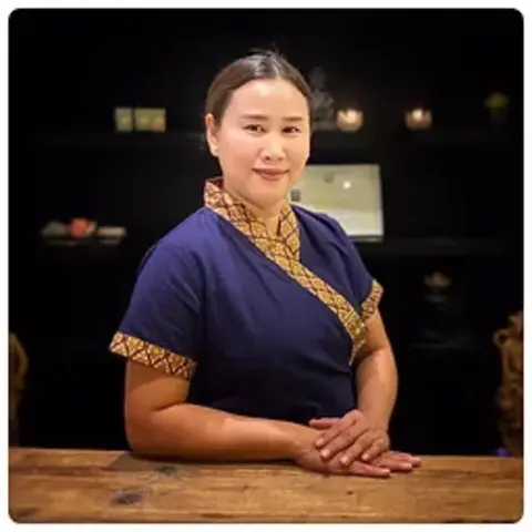 Masseuse Su aan het onthaal
