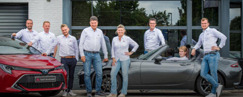 Ons team verkoopt met passie vanuit onze eigen garage aan de beste prijs met uitgebreide garantie