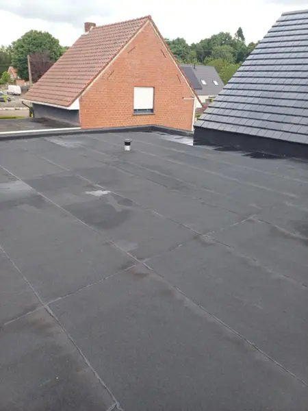 Een plat dak nodig voor je aanbouw, bijgebouw of garage? Contacteer DK Dak uit Rijkevorsel vandaag nog.