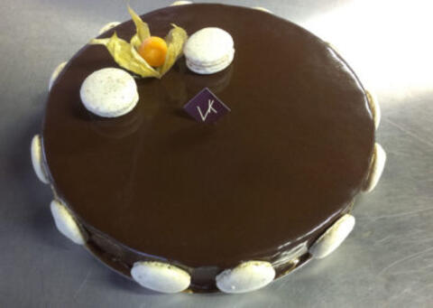 Kroquant Vanille : biscuit aux amandes, couche croquante praliné, crème légère à la vanille croquante, mousse au chocolat (5.00€/pers)