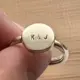 gepersonaliseerde letter ring, gegraveerd als in de ziel