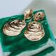 Seashell XL oorbellen — stekeroorbellen van 5,5cm met hangende schelp in stainless steel, bij Billy Rose