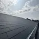 Nieuw leien dak, pas geplaatst