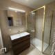 Badkamer met gouden afwerking