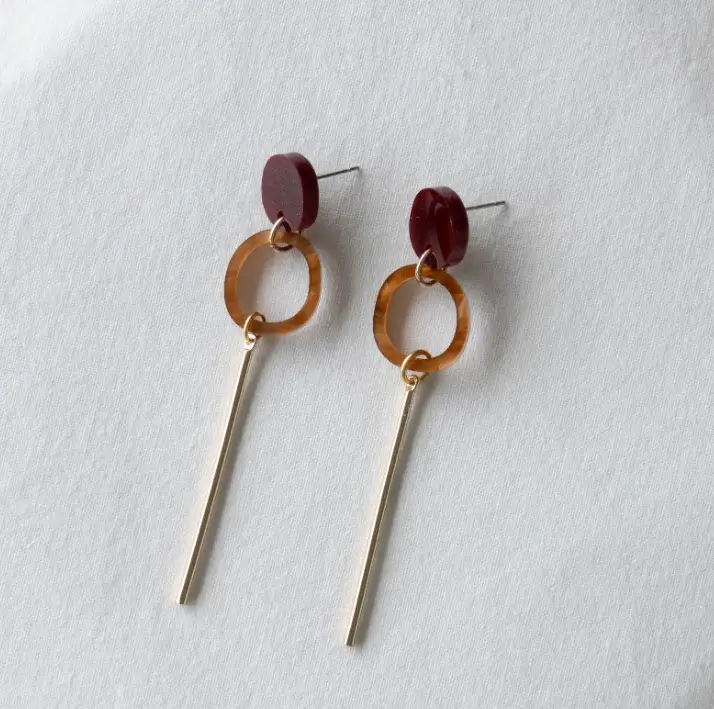 Oorbellen van Studio Nok Nok, Atelier Rebul en cadeaubonnen bij Boetiek Binoche in Westerlo